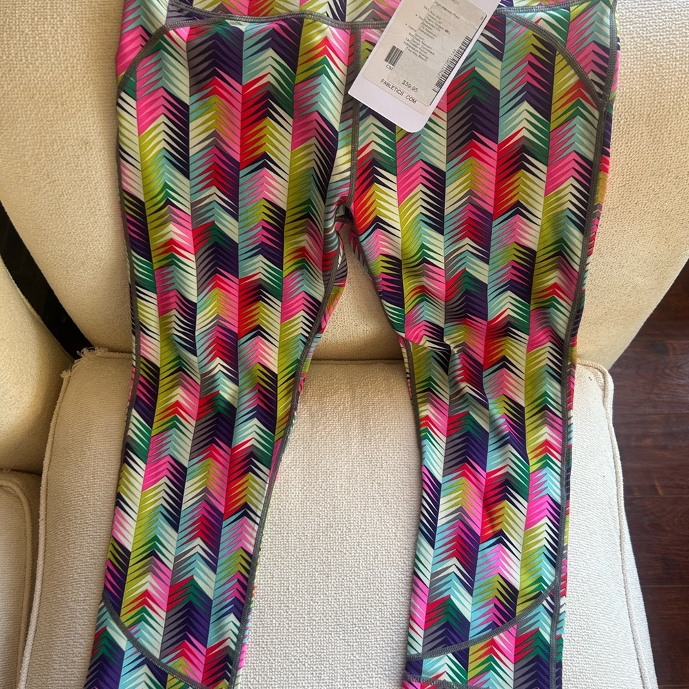 NWT Fabletics Lima Capri Size Small